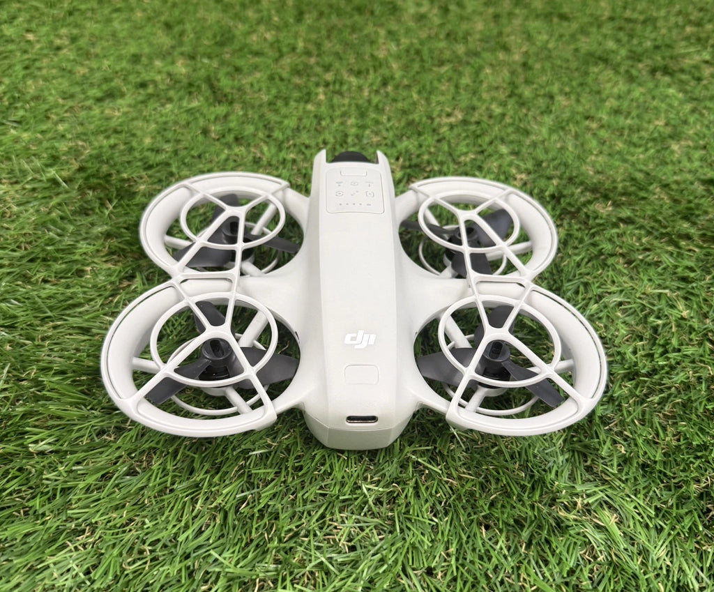 DJI Neo Fly More Bundle - DJI Neo, RCN3 Controller, 3 Batteries & Charging Hub