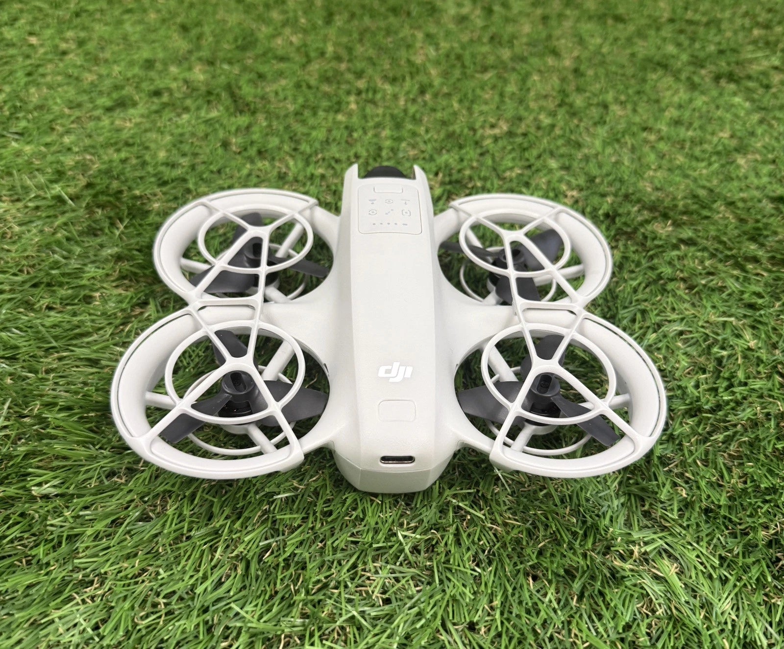 DJI Neo Fly More Bundle - DJI Neo, RCN3 Controller, 3 Batteries & Charging Hub