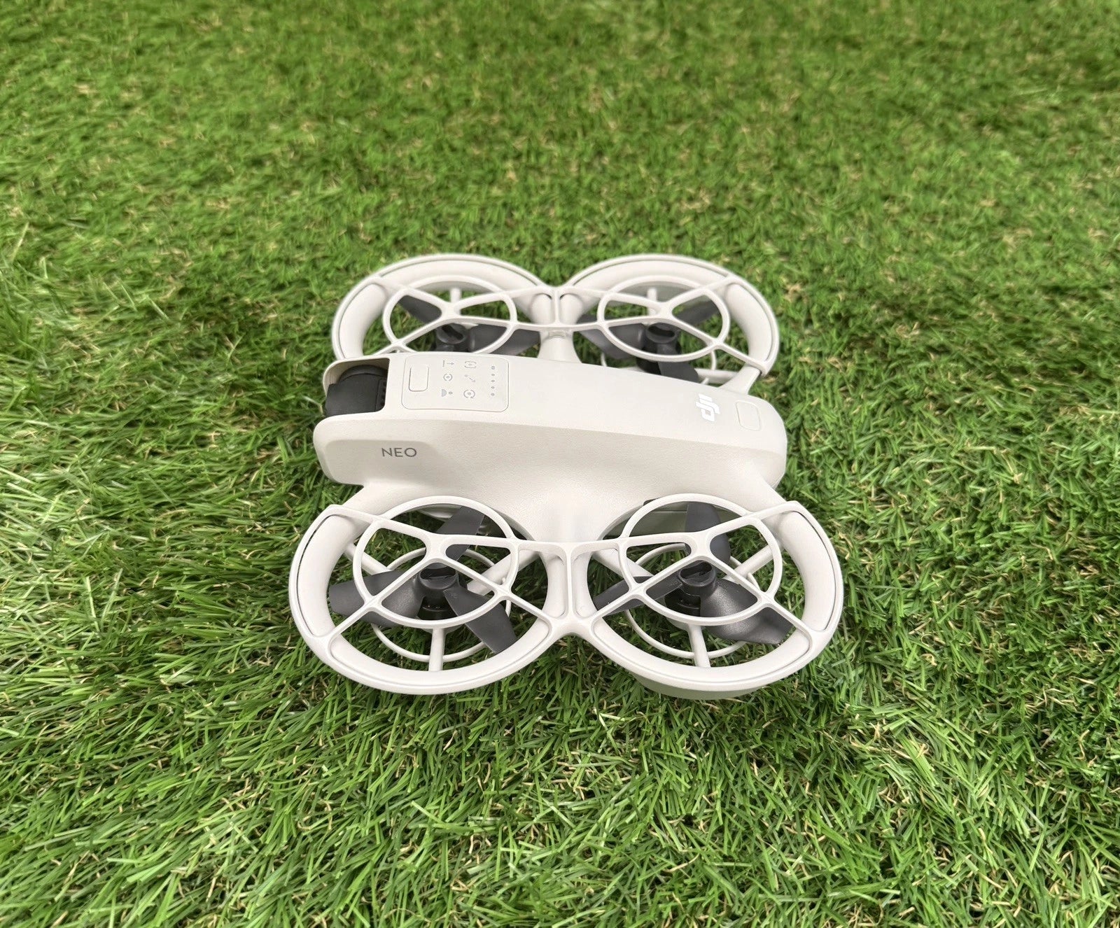 DJI Neo Fly More Bundle - DJI Neo, RCN3 Controller, 3 Batteries & Charging Hub