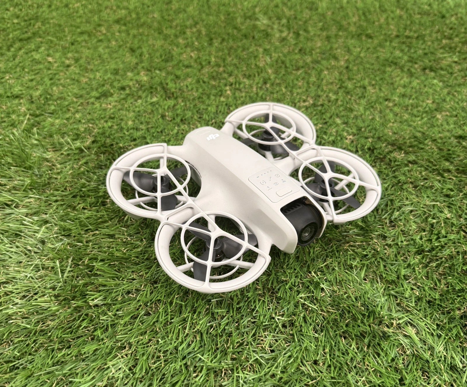 DJI Neo Fly More Bundle - DJI Neo, RCN3 Controller, 3 Batteries & Charging Hub
